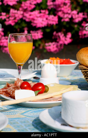 La colazione sul tavolo Foto Stock