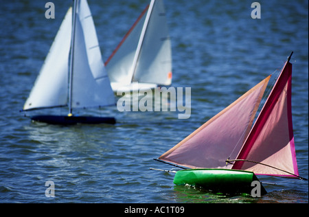 Modello yachts racing al modello Southwold Yacht Regatta SMYR tenuta ogni anno nel Suffolk in città per gli ultimi cento anni Foto Stock