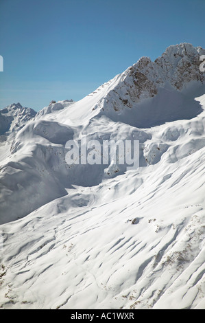 Austria Vorarlberg Lech, montagne coperte di neve Foto Stock