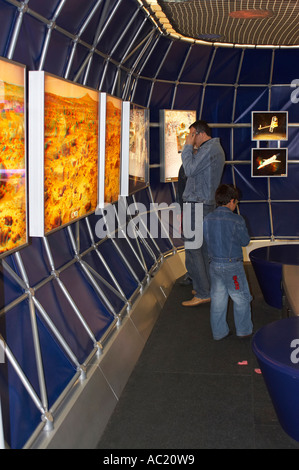 Esposizione della NASA in Amburgo. Poster e foto. Foto Stock