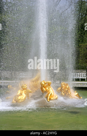 Germania, Bavary, fontana presso il castello di Linderhof Foto Stock