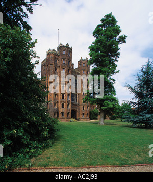 Il 80 piedi da torre a Layer Marney costruito nel 1500 da Sir Henry Marney morto nel 1523 a sette miglia a sud ovest di Colchester Foto Stock