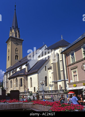Villach, Austria. St Jakob la Chiesa Rathausplatz (Piazza Municipio) Foto Stock
