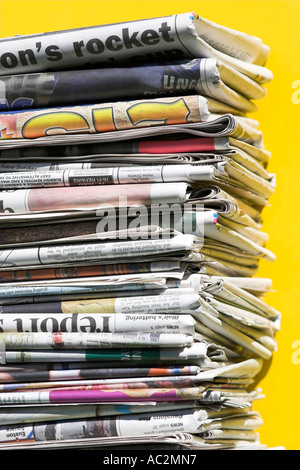 Close-up di una pila di quotidiani. Foto Stock