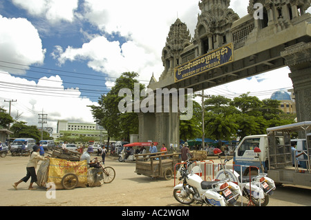 Valico di frontiera tra la Thailandia e Cambogia in Cambogia la città di Poipet. Foto Stock