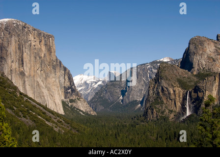 Yosemite Valley El Capitan Bridal Falls e mezza cupola Foto Stock