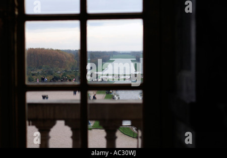 Una vista da una finestra del Palazzo di Versailles Foto Stock