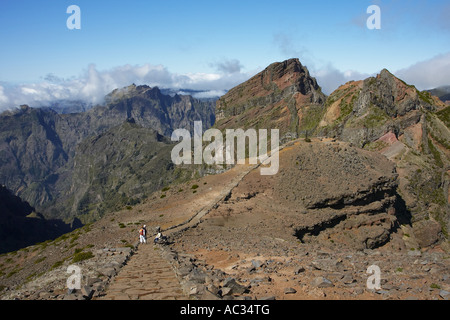 Vista dal Pico do Arieiro, sentiero escursionistico a Pico Ruivo, Portogallo, la Madera Foto Stock