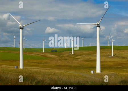Le turbine eoliche a Penrhyddlan e centrali eoliche Llidiartywaun Galles centrale Foto Stock