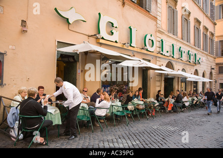 Giolittis gelato e pasticceria bar di Via Uffici del Vicario a Roma Italia Foto Stock