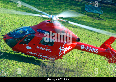 Vergine sponsorizzato Air Ambulance, Londra, Inghilterra Foto Stock