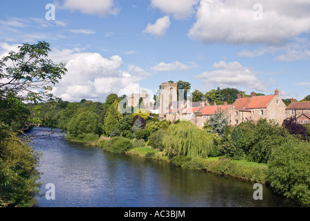 West Tanfield villaggio dal ponte sul Fiume Ure Yorkshire Regno Unito Foto Stock
