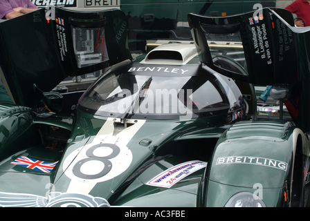 Bentley Le Mans velocità 8 Endurance Auto sportiva ad Oulton Park Motor Racing circuito Cheshire England Regno Unito Regno Unito Foto Stock