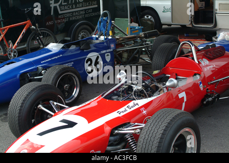 Marzo 711 e Tecno T69 Grand Prix Racing Cars ad Oulton Park Motor Racing circuito Cheshire England Regno Unito Regno Unito Foto Stock