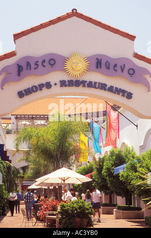 Paseo Nuevo negozi di Santa Barbara in California Foto Stock