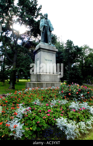 Lord Kelvin statua Belfast Botanic Gardens Irlanda del Nord Foto Stock