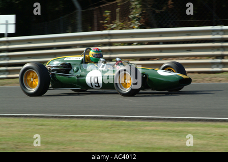 Lotus 32B Grand Prix Racing Car ad Oulton Park Motor Racing circuito Tarporley Cheshire England Regno Unito Regno Unito Foto Stock