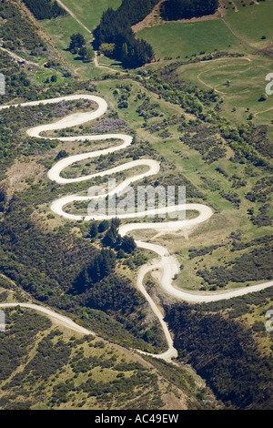 Strada a zig zag per il Remarkables Ski campo Queenstown Isola del Sud della Nuova Zelanda antenna Foto Stock