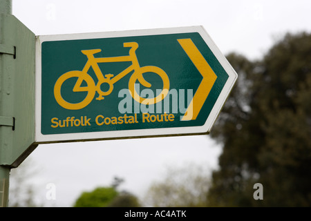 Suffolk Coastal Route ciclismo segno, Orford, Suffolk, Inghilterra Foto Stock