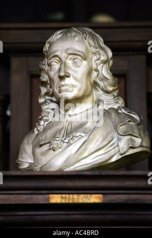 Busto di John Milton al Signore Coleridge's Chanter's House, Ottery St Mary nel Devon Regno Unito Foto Stock