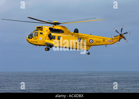 RAF Seaking sul litorale fuori esercizio il Morayshire Costa Nord Est della Scozia Foto Stock