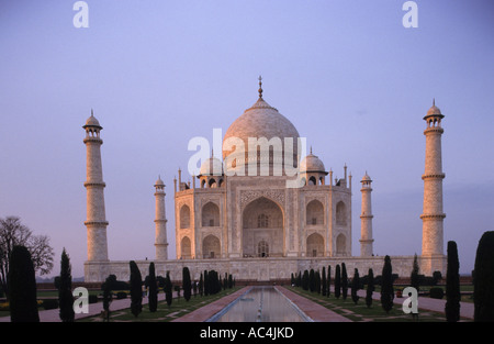 Il Taj Mahal mausoleo Agra India imperatore Mughal Shah Jahan moglie Mumtaz Mahal Foto Stock