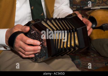 dh Orkney Folk Festival STROMNESS ORKNEY Anglo strumento musicale concertina squeezebox Foto Stock