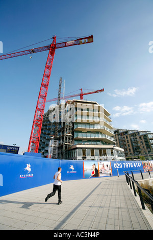 Nuovi appartamenti di lusso in costruzione, raggiungere di Battersea, Londra Foto Stock