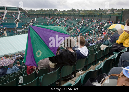 Centro corte interruzioni di pioggia a Wimbledon Tennis Championship UK Foto Stock