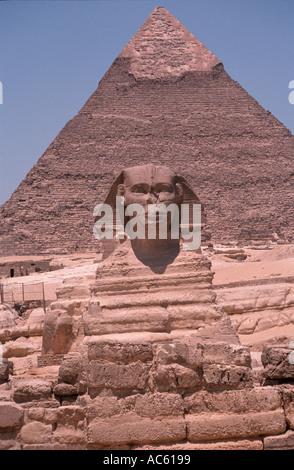 La sfinge e la piramide di Khafre Giza Cairo Egitto Foto Stock
