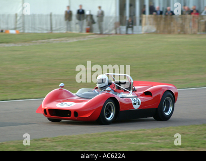 Chevrolet McLaren M1B Auto sportiva a Goodwood Motor Racing Meeting 2003 West Sussex England Regno Unito Regno Unito Foto Stock