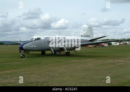 Jersey Airlines Heron aereo di linea sul terreno a Goodwood Meeting 2003 West Sussex England Regno Unito Regno Unito Foto Stock