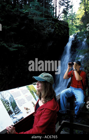 Coppia giovane escursionismo in Fundy National Park New Brunswick Canada Foto Stock