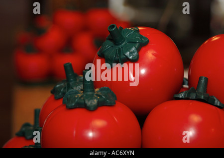 A forma di pomodoro ketchup dispenser Foto Stock