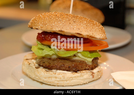 Burger sandwich nel cuscino di sesamo Foto Stock