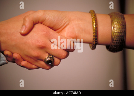 Uomo Donna agitando la mano. San Paolo, Minnesota Foto Stock
