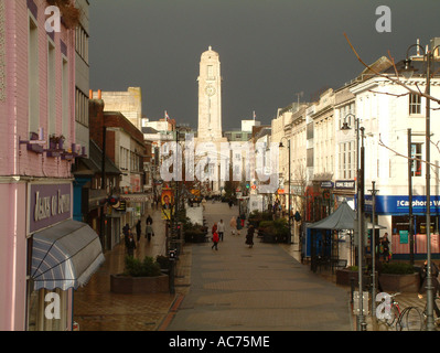 Luton Town Center su un giorno di tempesta Foto Stock