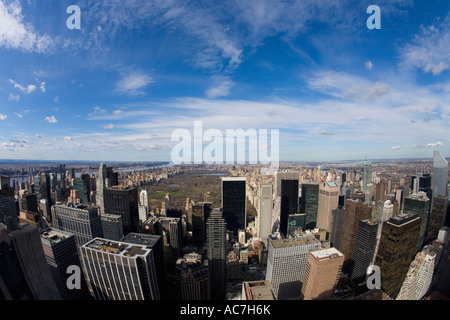 Vista nord dalla parte superiore del Centro Rockfeller Center building Top della roccia verso Central Park e uptown Manhattan NY Foto Stock