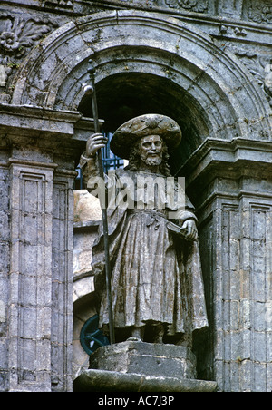 Statua di San Giacomo sulla Cattedrale di Santiago de Compostela in Galizia Spagna settentrionale Foto Stock