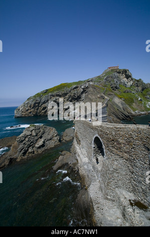 Ripida scalinata che conduce al romitorio di San Juan de Gaztelugatxe e Mare cantabrico, Pais Vasco (paese basco) Spagna Spain Foto Stock