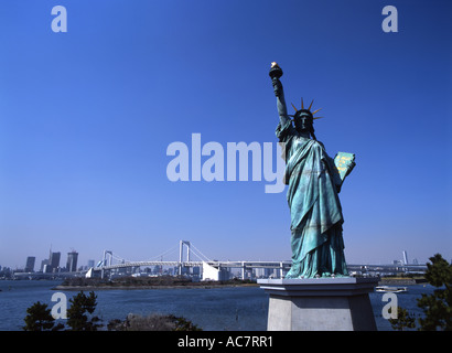 Odaiba Tokyo, la Statua della Libertà e della Baia di Tokyo Foto Stock