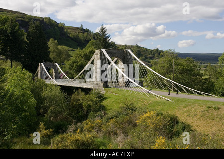 Il vecchio ponte di sospensione di Oich Laggan vicino a Fort Augustus Scozia UK Foto Stock