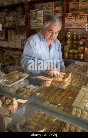 "Dado caso' negozio di dolci su Uxbridge Road, Shepards Bush, Londra, 10 marzo 2006 Foto Stock