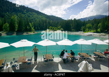 Il lago di Cauma una famosa estate posto balneare vicino a Flims nelle Alpi Svizzere Foto Stock