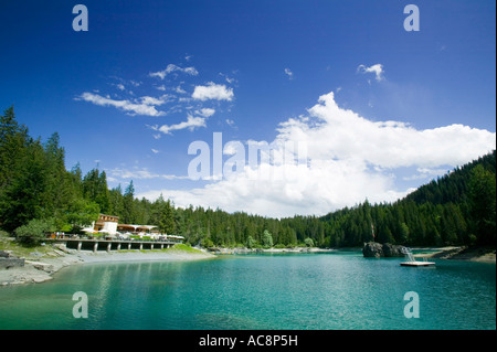 Il lago di Cauma una famosa estate posto balneare vicino a Flims nelle Alpi Svizzere Foto Stock