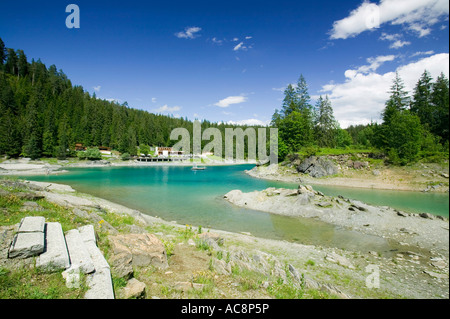 Il lago di Cauma una famosa estate posto balneare vicino a Flims nelle Alpi Svizzere Foto Stock