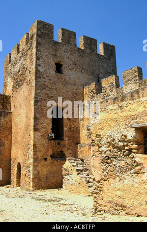 Torre angolare parte delle rovine della fortezza di Frangokastello Creta Isole Greche grecia Europa Foto Stock