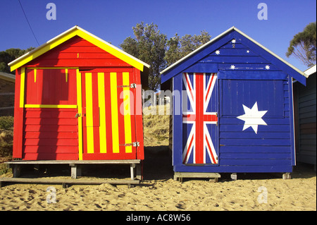 Scatole di balneazione medio Spiaggia di Brighton Port Phillip Bay Melbourne Victoria Australia Foto Stock