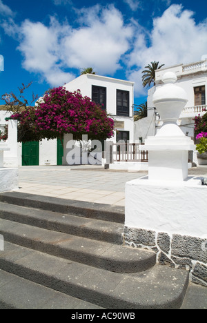 Dh Plaza de la Constitucion Haria Lanzarote Village main street village square Foto Stock