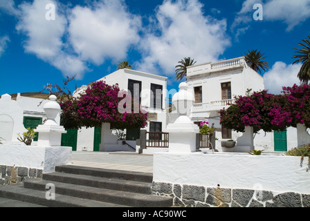 Dh Plaza de la Constitucion Haria Lanzarote Village main street village square Foto Stock
